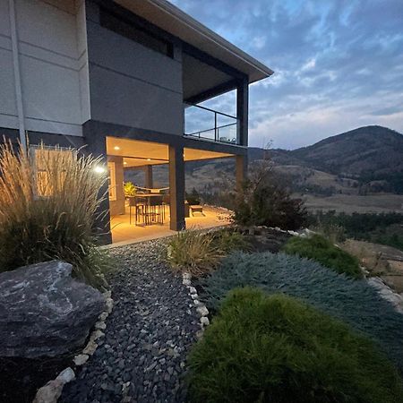 Beautiful Suite On Golf Course Kelowna Extérieur photo