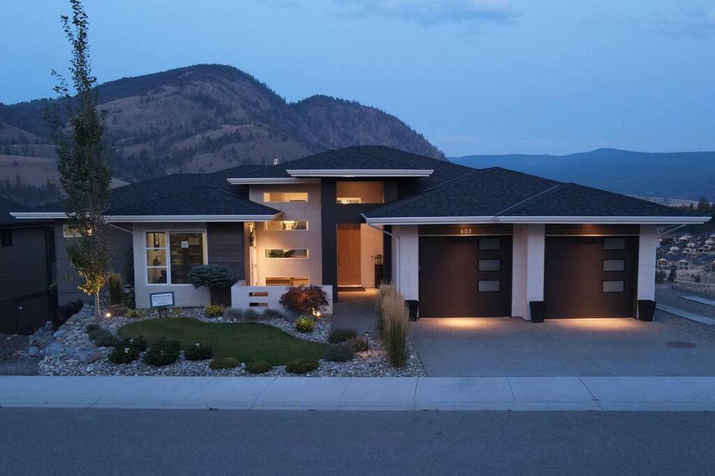 Beautiful Suite On Golf Course Kelowna Extérieur photo