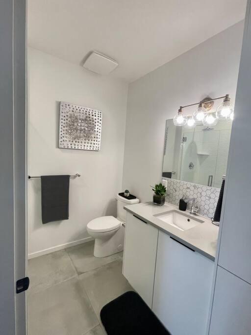 Beautiful Suite On Golf Course Kelowna Extérieur photo
