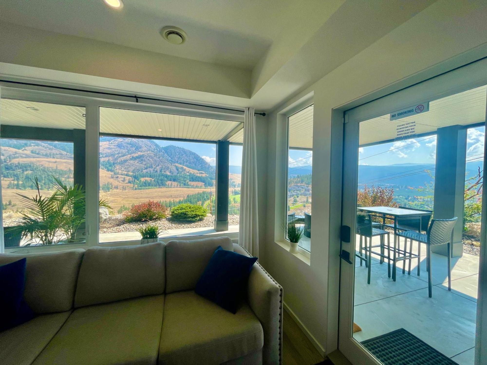 Beautiful Suite On Golf Course Kelowna Extérieur photo
