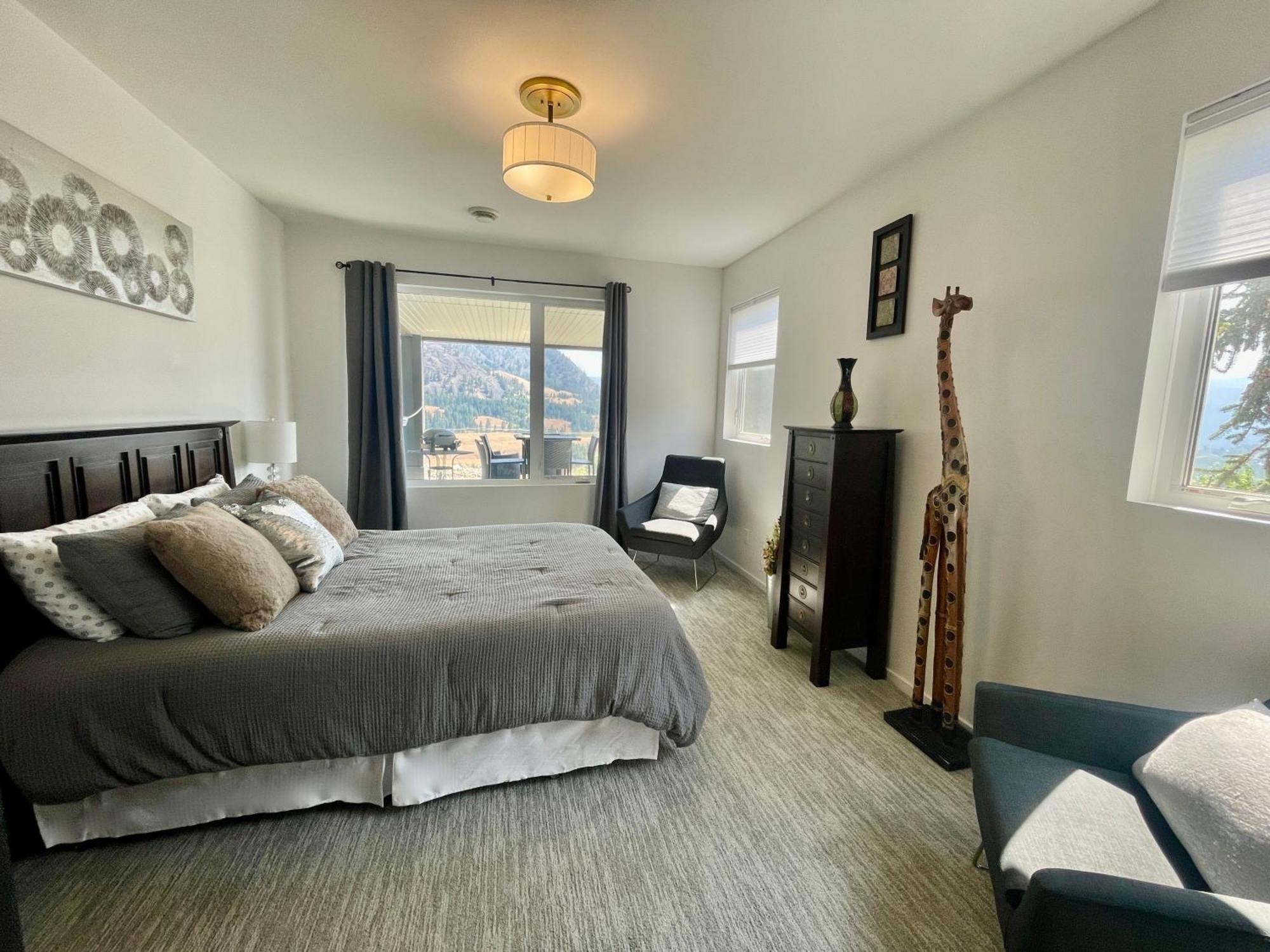 Beautiful Suite On Golf Course Kelowna Extérieur photo