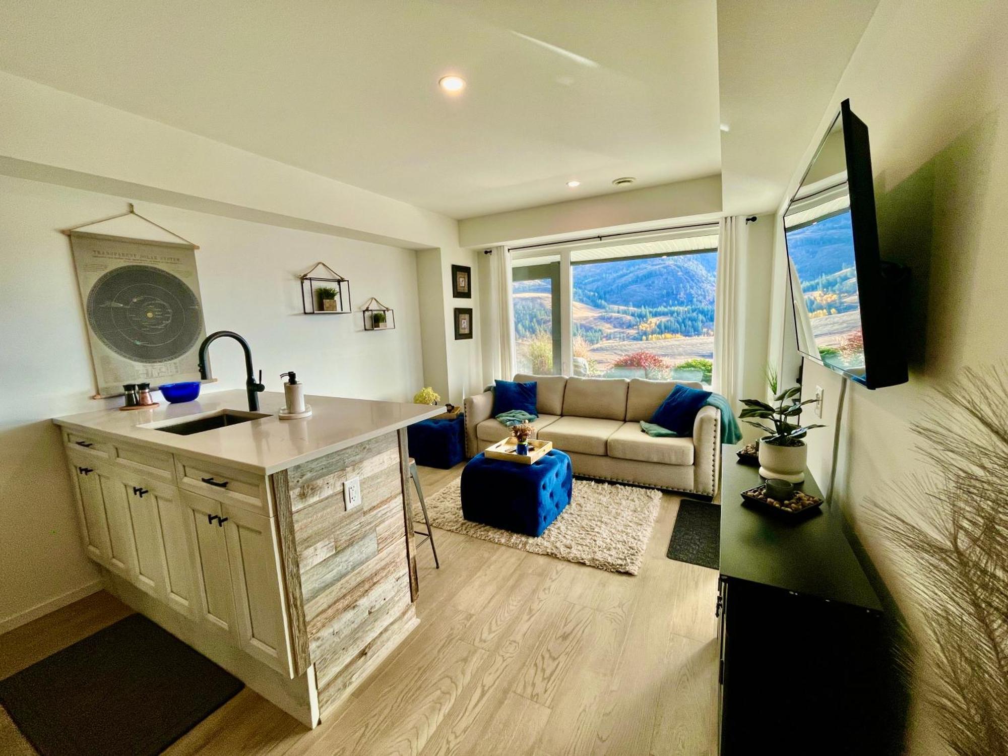 Beautiful Suite On Golf Course Kelowna Extérieur photo