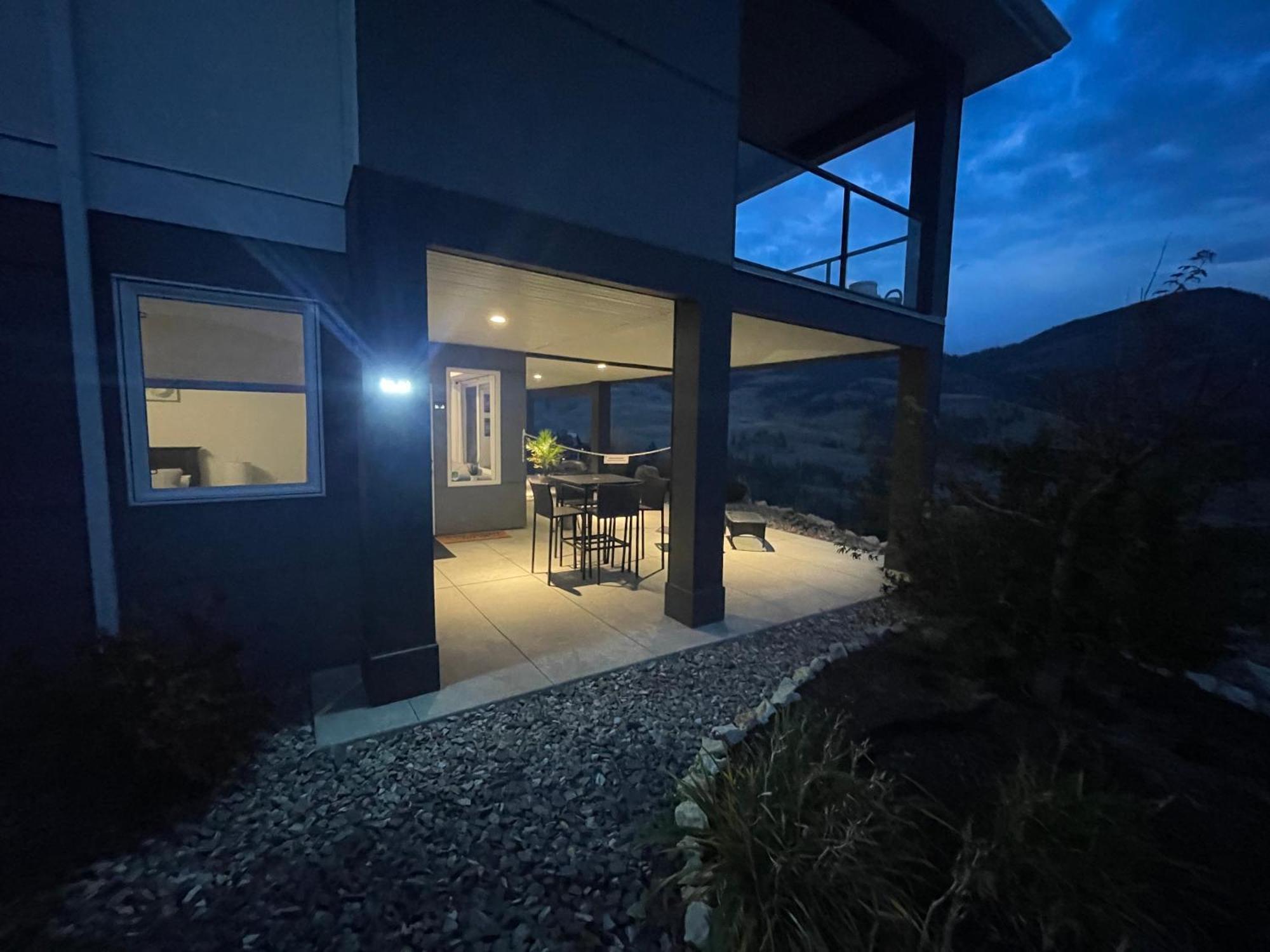 Beautiful Suite On Golf Course Kelowna Extérieur photo