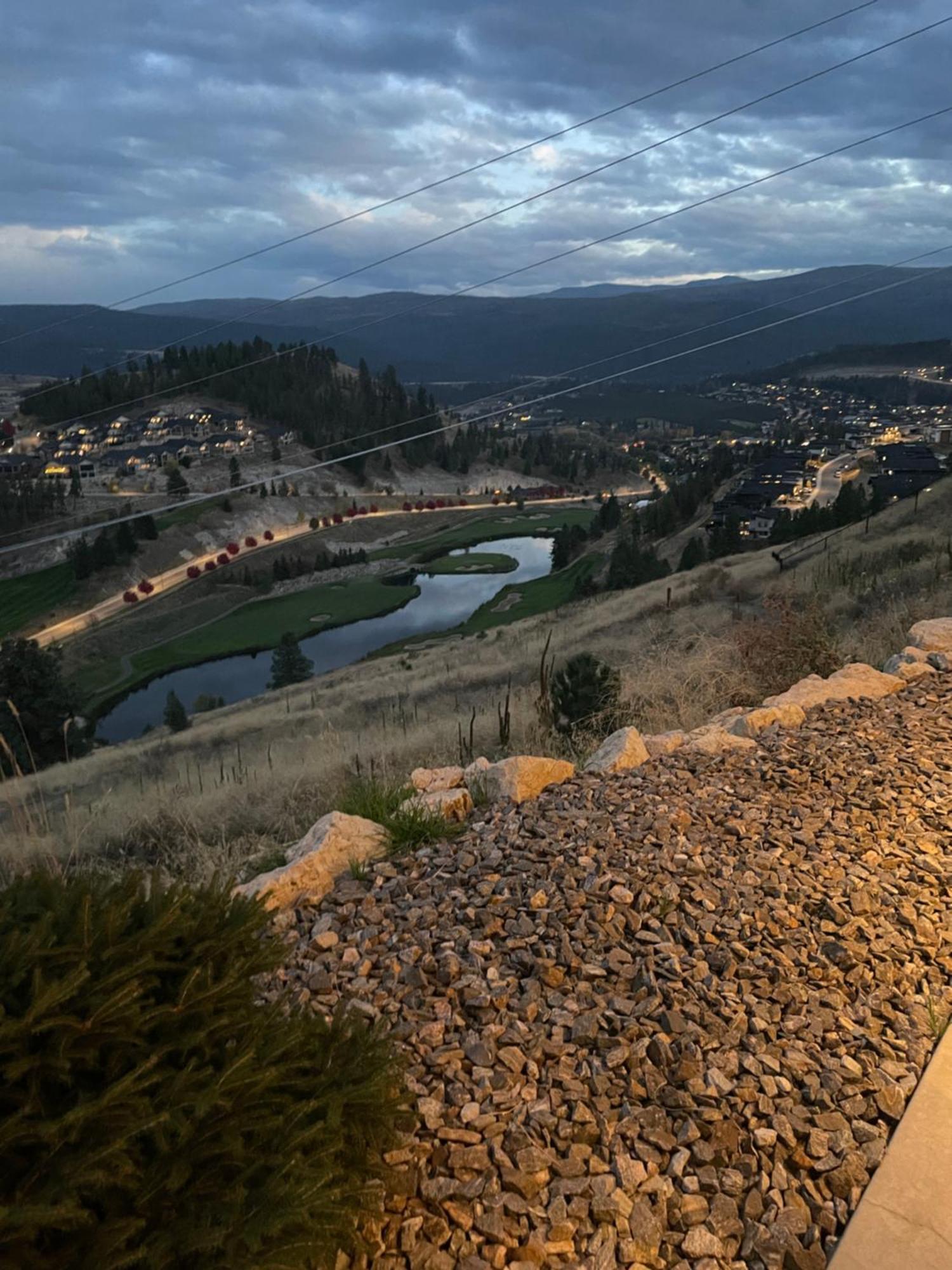 Beautiful Suite On Golf Course Kelowna Extérieur photo